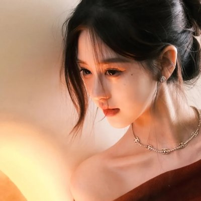 拥抱大白熊